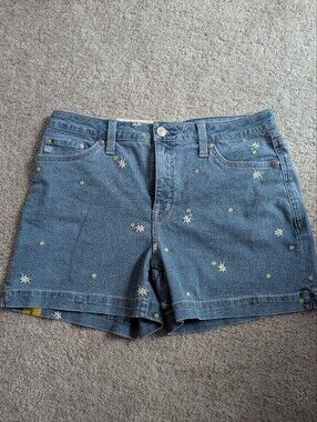 NWT Seven7 High Rise Weekend Short Medium Wash Denim Daisy Flower Pattern 8